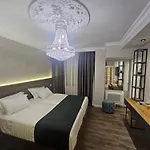 Ns Luxury Pensión Tirana